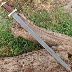 Damascus Steel Viking Warrior Sword - Hand Forged Collectible Replica Sharpened Steel Sword W