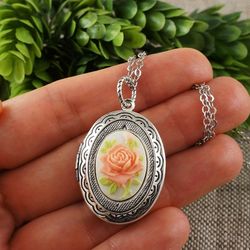 Pink Rose Flower Cameo Locket Necklace Vintage Floral Rose Cameo Silver Oval Photo Locket Keepsake Necklace Jewelry 7614