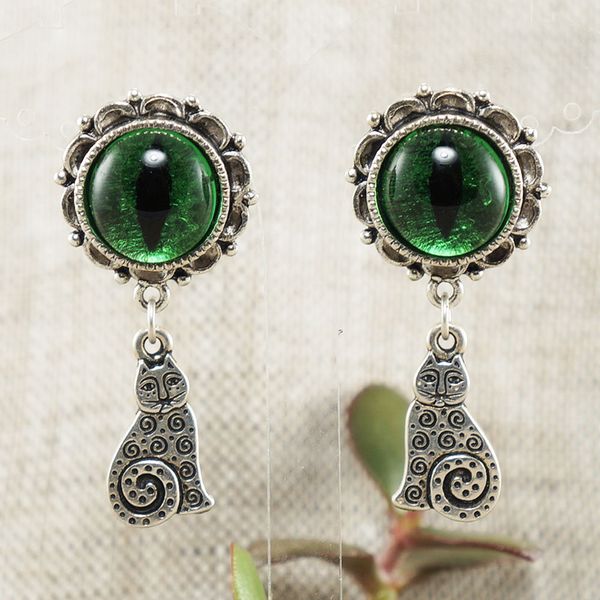 green-glass-cat-eye-earrings-silver-cat-earrings-evil-eye-protection-amulet-earrings-jewelry