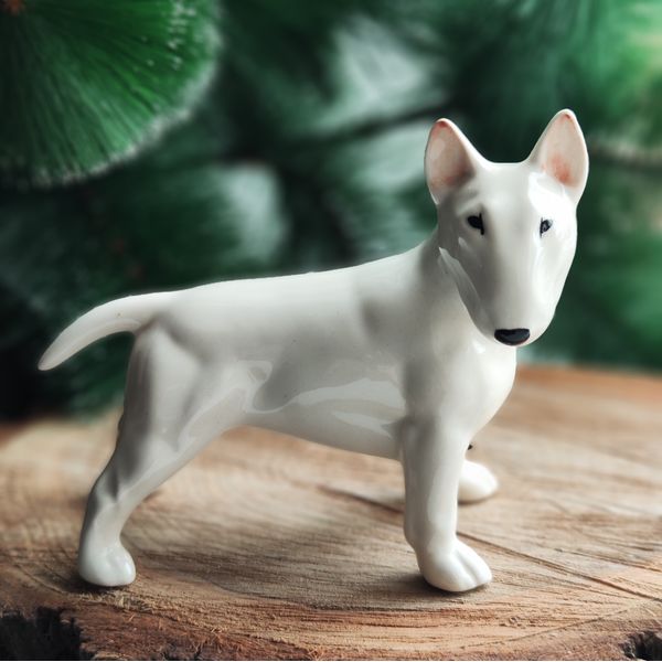 figurine white bull terrier