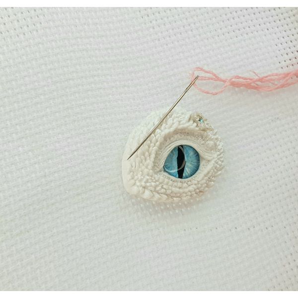 Magnetic Needle Minder White Dragon Eye for Cross Stitch 2.jpg