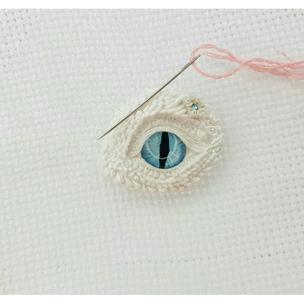 Magnetic Needle Minder White Dragon Eye for Cross Stitch 4.jpg
