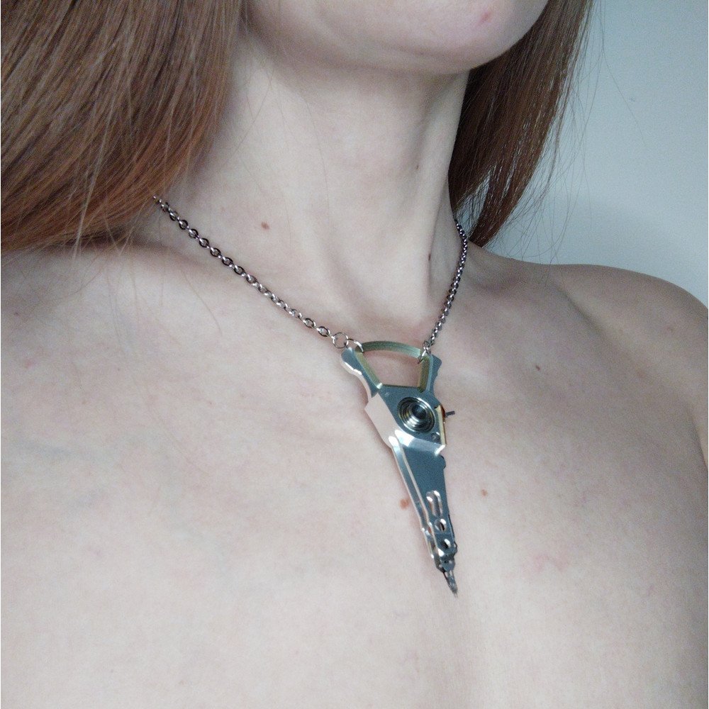 hi-tech-necklace