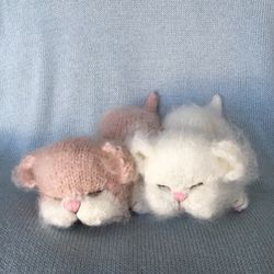 sleeping kitten, newborn kitten, knitted kitten, realistic cat toy, realistic sleeping kitten, amigurumi kitten