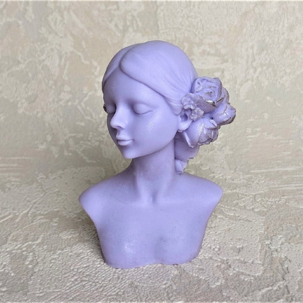Lady with flowers in her hair candle