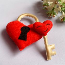 Lock and key heart felt pattern, Valentine day gift diy, Valentines pattern, Felt sewing pattern PDF