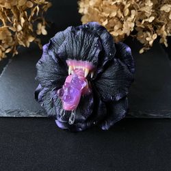Black flower with teeth brooch/pendant jewelry, witch, punk, gummy bea