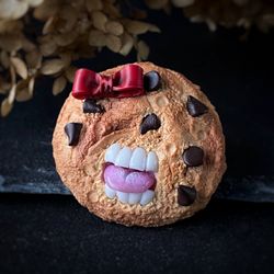 Chocolate chip cookie brooch "Marusya", miniature food, fake bake,