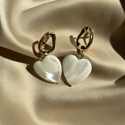 Trendy pearl earrings