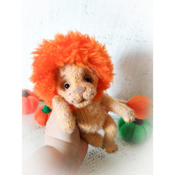 pocket size toy lion