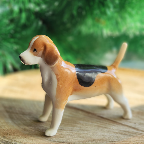 figurine beagle