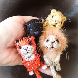 Knitted brooch animal. Set 4 wild cats brooch. Knitted accessories badge clothing. Pins brooch small wild africans cats.