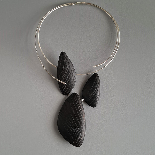 Silver neckalce, black wooden stone pendant