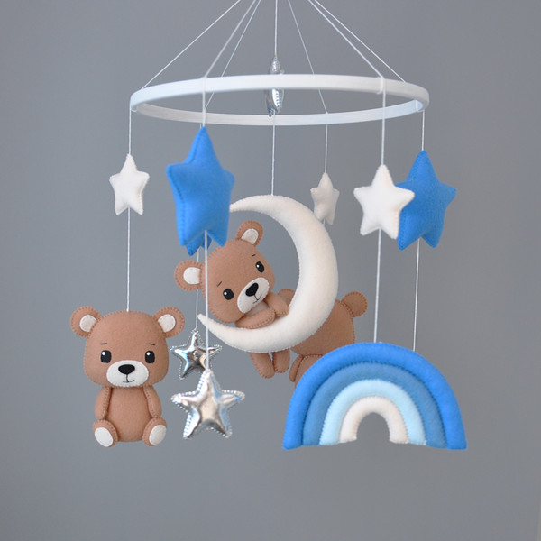 Baby-mobile-with-bears