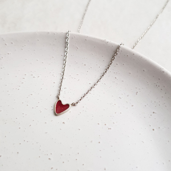 minimalist-heart-pendant-8.jpg