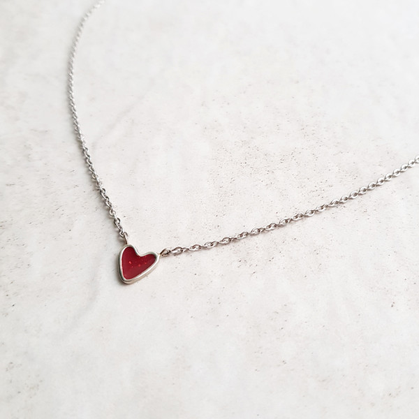 minimalist-heart-pendant-6.jpg