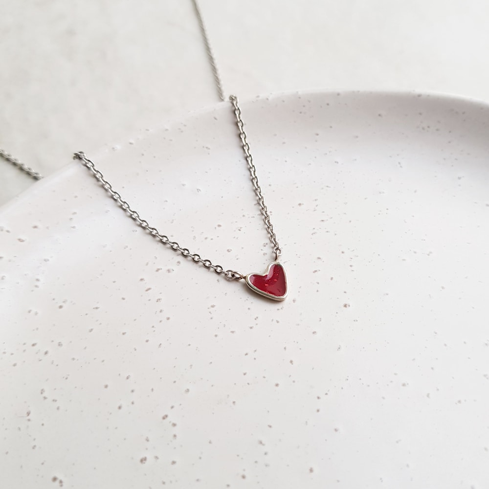 minimalist-heart-pendant-2.jpg