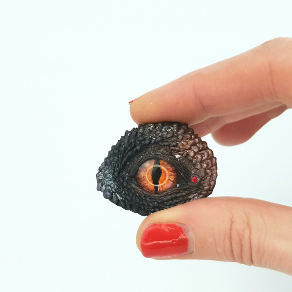 Black Dragon Eye Needle Minder Magnet for Cross Stitch Gift (4).jpg