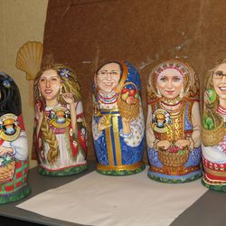 Custom portrait nesting dolls matryoshka with logo - corporate gift for 5 girls employees
