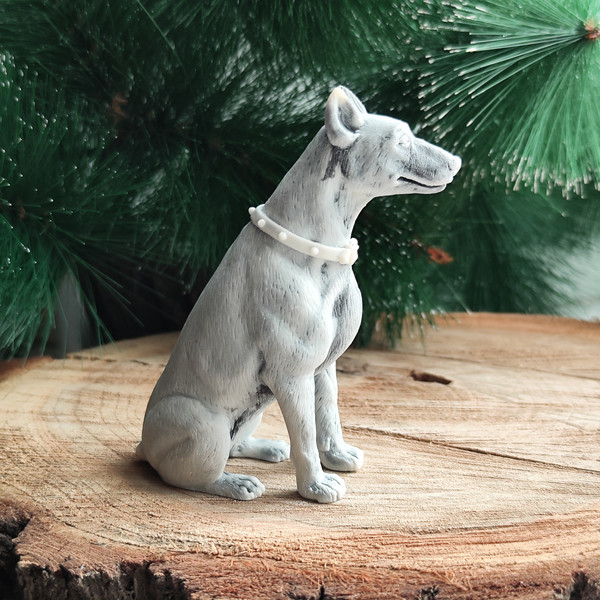 figurine Doberman of the marble chips