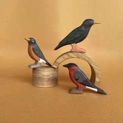 Wooden bidr figurines set (3 pcs) - Wooden toys - Bird toys - Wooden American robin figurines - Starling wooden toys