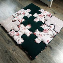 Blush pink and emerald color puzzle baby play mat with flowers and stars, pink nursery decor, puzzle mat, play cushions