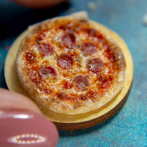 Miniature pepperoni pizza polymer clay tutorial for making dollhouse food2.jpg