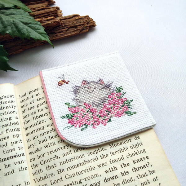 Handmade-bookmark-books-corner bookmark-cat-autumn-flowers-bee-1.jpg