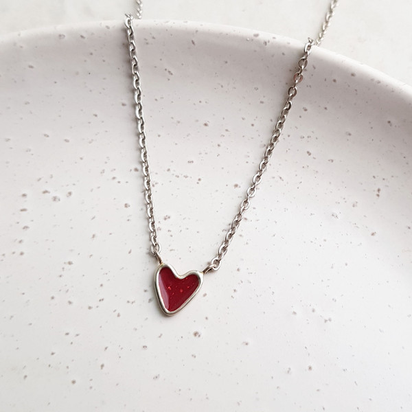 minimalist-heart-pendant-1.jpg
