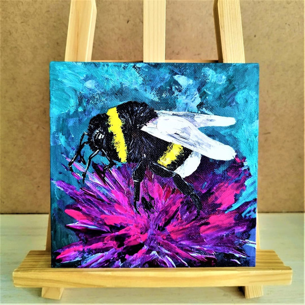 Bumblebee-wall-art-in-a-frame-insect-wall-decor.jpg