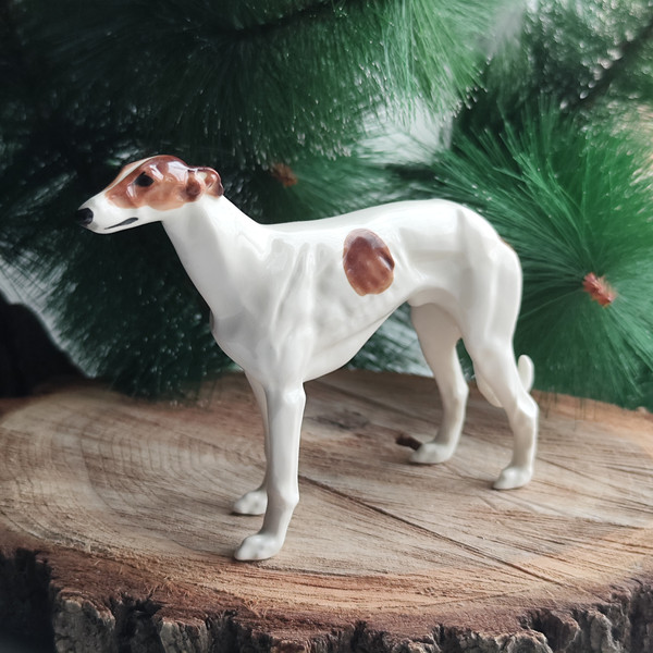 Statuette white and red Greyhound