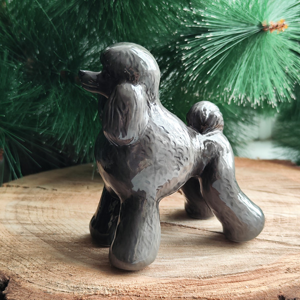 statuette grey poodle