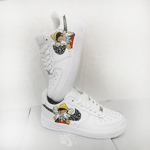kaws- art- custom- shoes-man- nike- AF1- white- black- sneakers  3.jpg