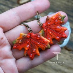 Earrings maple leaf
