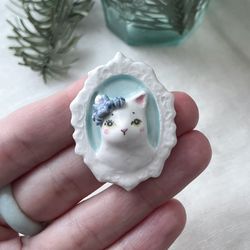 Cute ceramic cameo cat brooch Cat portrait pin Whimsical ceramic brooch Cat lover's gift Cat lady jewelry
