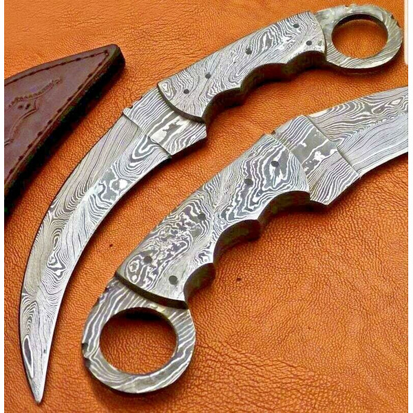 Full Tang Hand Forged Damascus Steel Hunting Karambit Knife Full Damascus Body.jpg