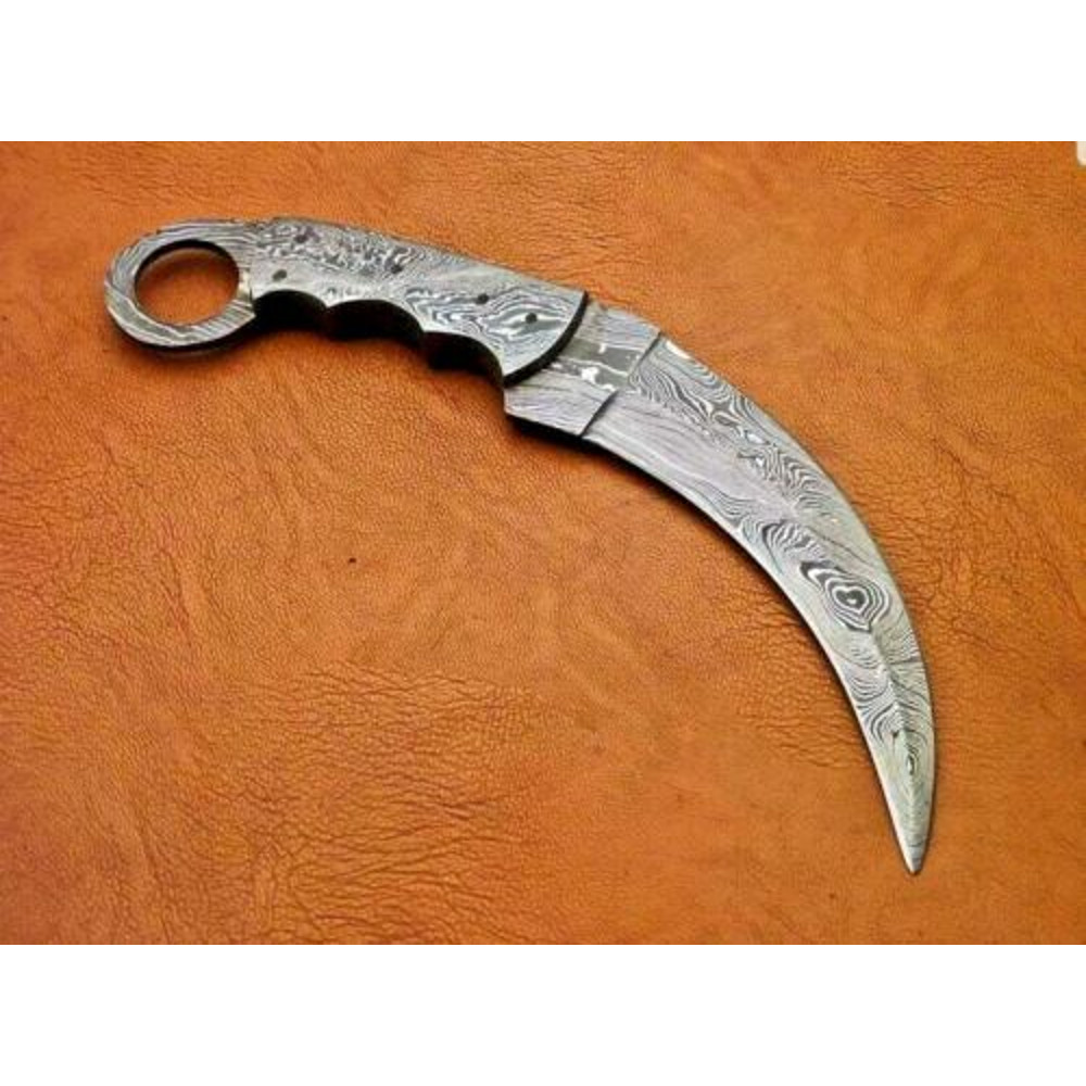 Full Tang Hand Forged Damascus Steel Hunting Karambit Knife Full Damascus Body1.jpg