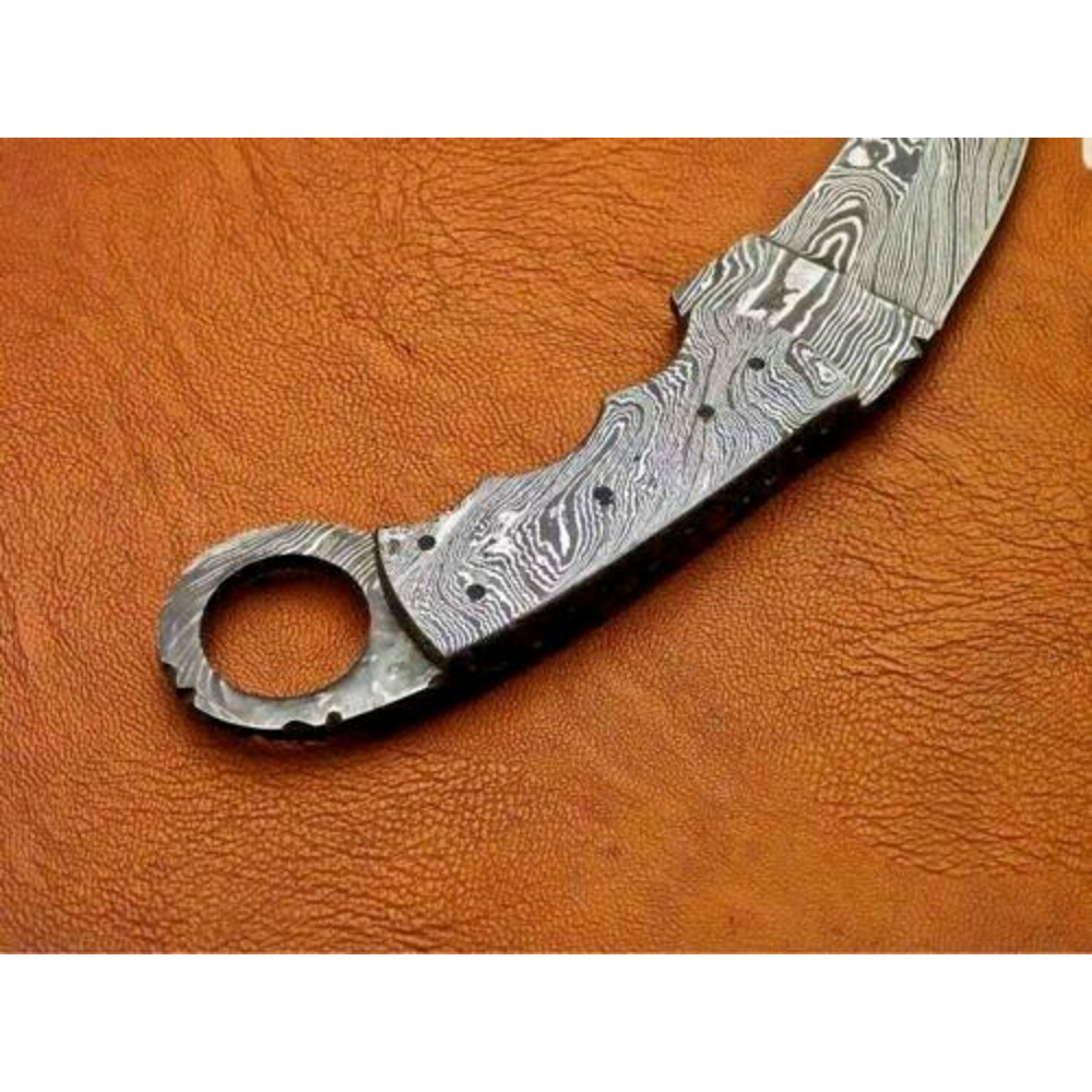 Full Tang Hand Forged Damascus Steel Hunting Karambit Knife Full Damascus Body3.jpg