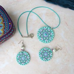 Mint mandala pendant, Hand painted mandala earrings, Wood Choker, Round wood earrings, Set of pendant earrings wood