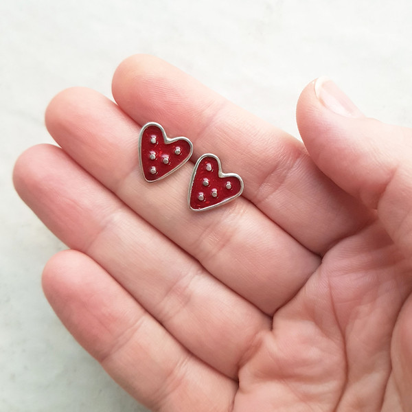 Heart-stud-earrings-3.jpg