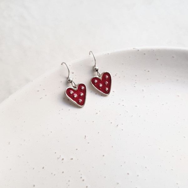 Dangle-heart-earrings-1.jpg