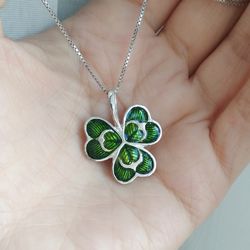 Clover Leaf Necklace.Good Luck Clover.Lucky Clover Pendant.Floral Leaf Pendant.Green Leaf Necklace.Shamrock Pendant.