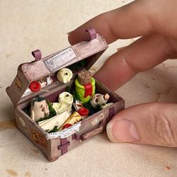 Miniature witch doll suitcase, suitable for playing in a dollhouse, scale 1:12
