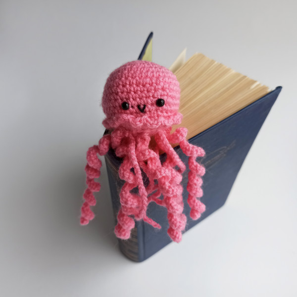 Pink crochet jellyfish amigurumi on the book 5.jpg