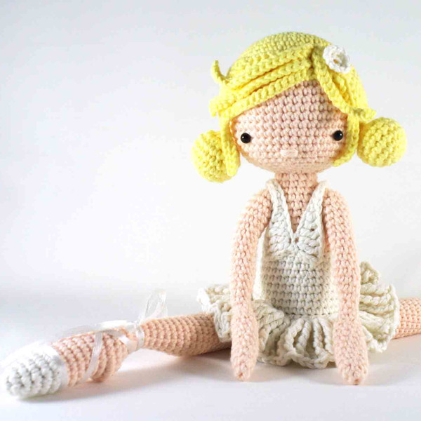 crochet-doll-ballerina-amigurumi-pattern.jpg