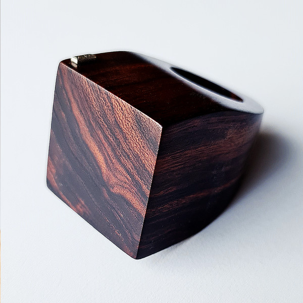 Brown wood, square ring 2