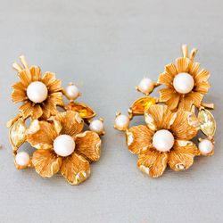 Coro 1950s Gilt flower clip earrings Antique Coro pearl earrings