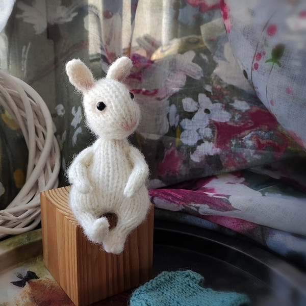 White bunny knitting pattern 3