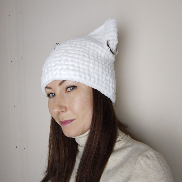 beanie-with-cat-ears