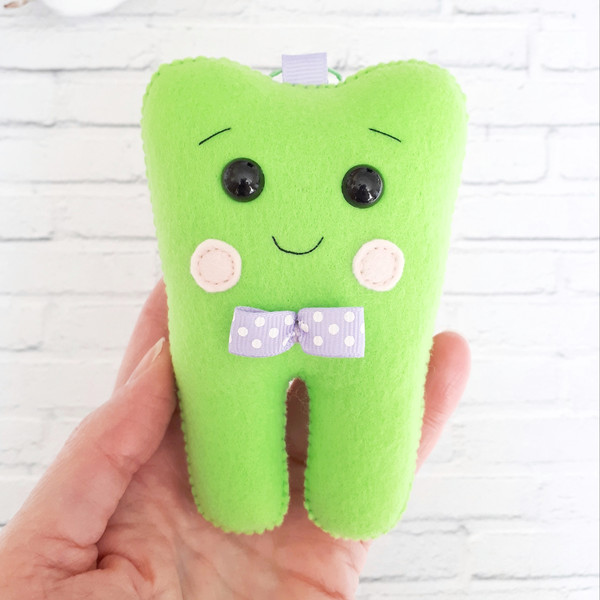 Green-Tooth-fairy-pillow